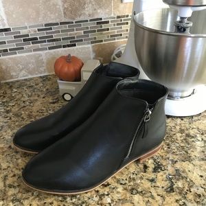 Cat and Jack Black Booties